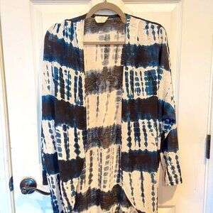 Light hip length duster